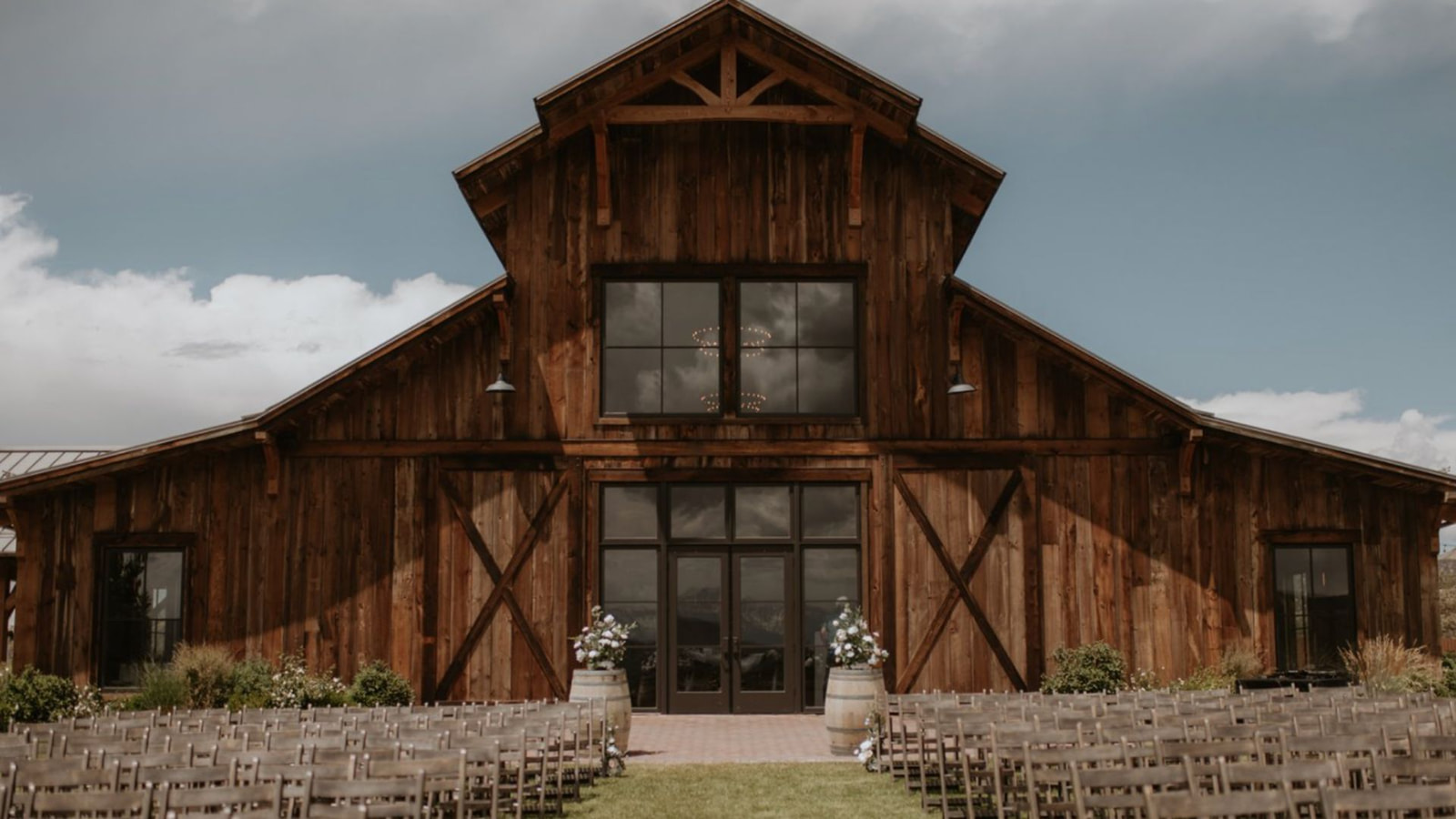 Top 3 Colorado Wedding Venues with Mountain Views | Storm King Ranch